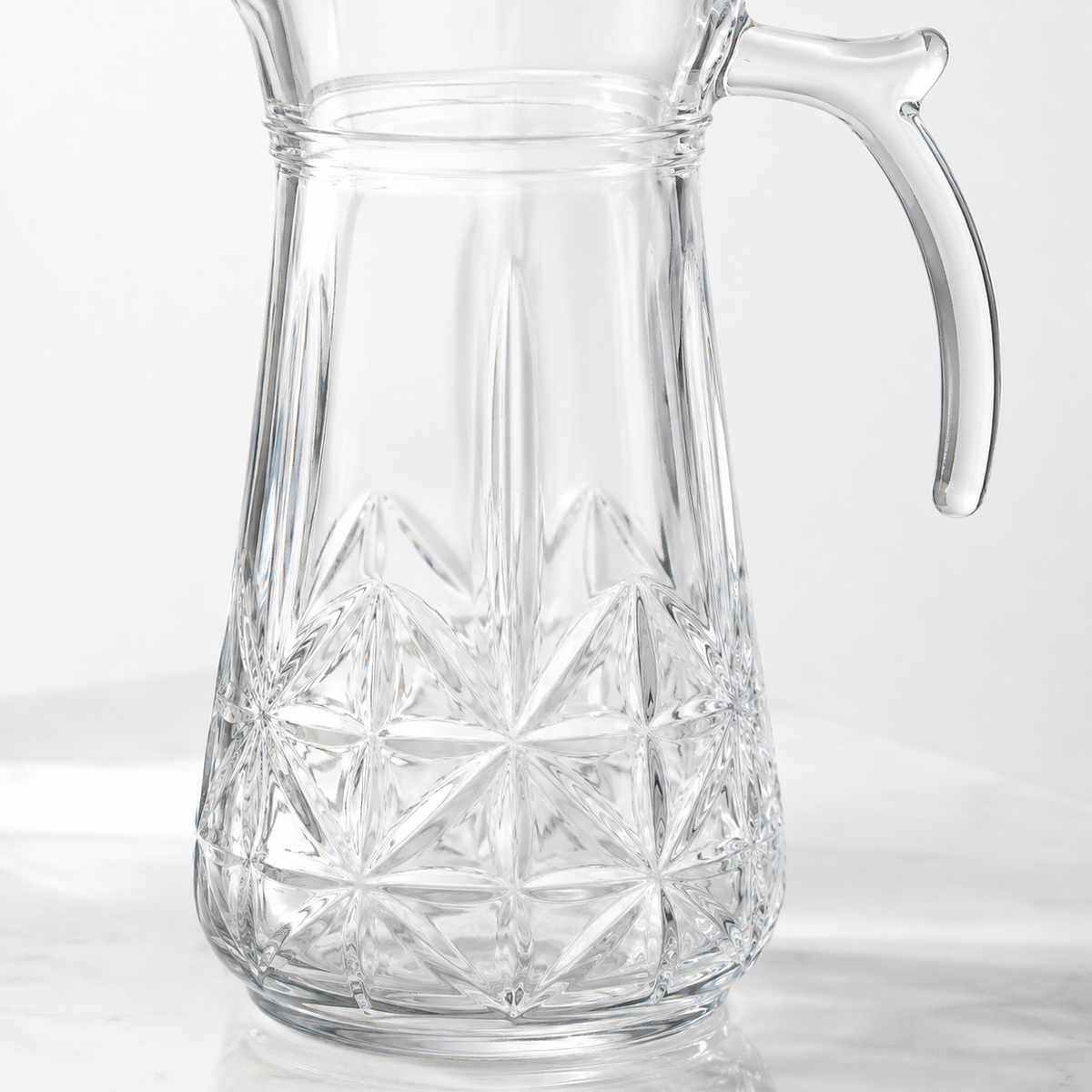 Carafă elegantă din sticlă transparentă